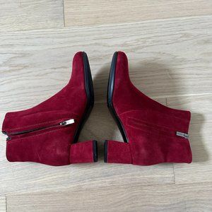 Like New La Canadienne Red Suede Boots in Size 5